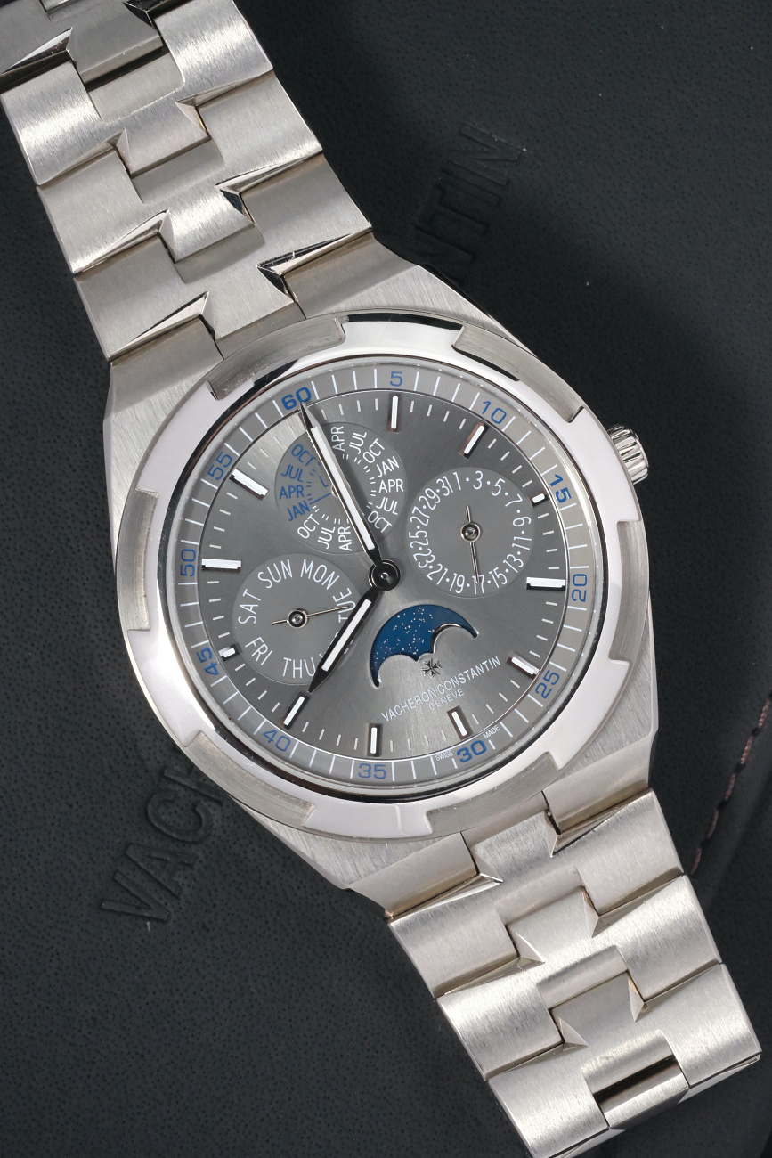 Часы Vacheron Constantin  Overseas Ultra-Thin Perpetual Calendar 41.5Mm  4300v/120g-b102