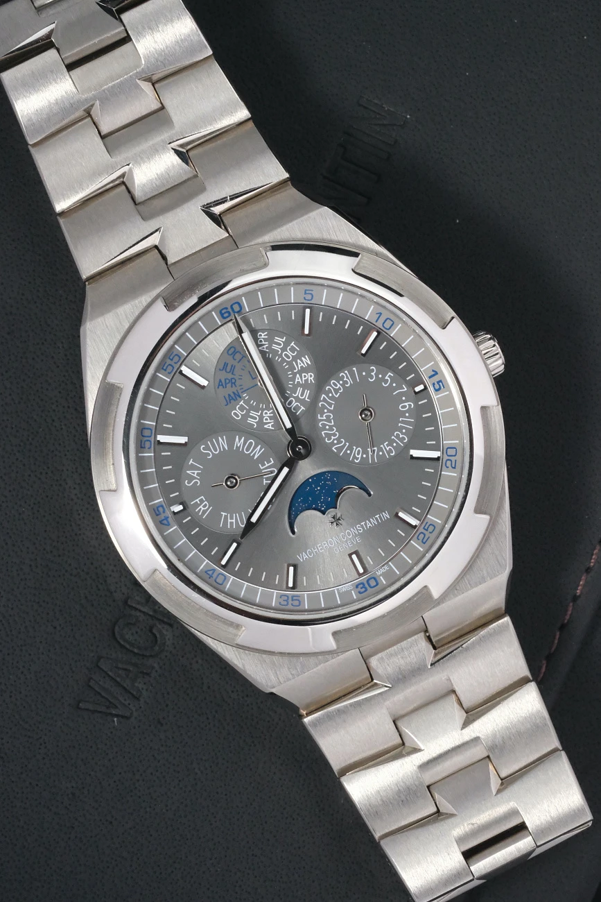 Часы Vacheron Constantin  Overseas Ultra-Thin Perpetual Calendar 41.5Mm  4300v/120g-b102