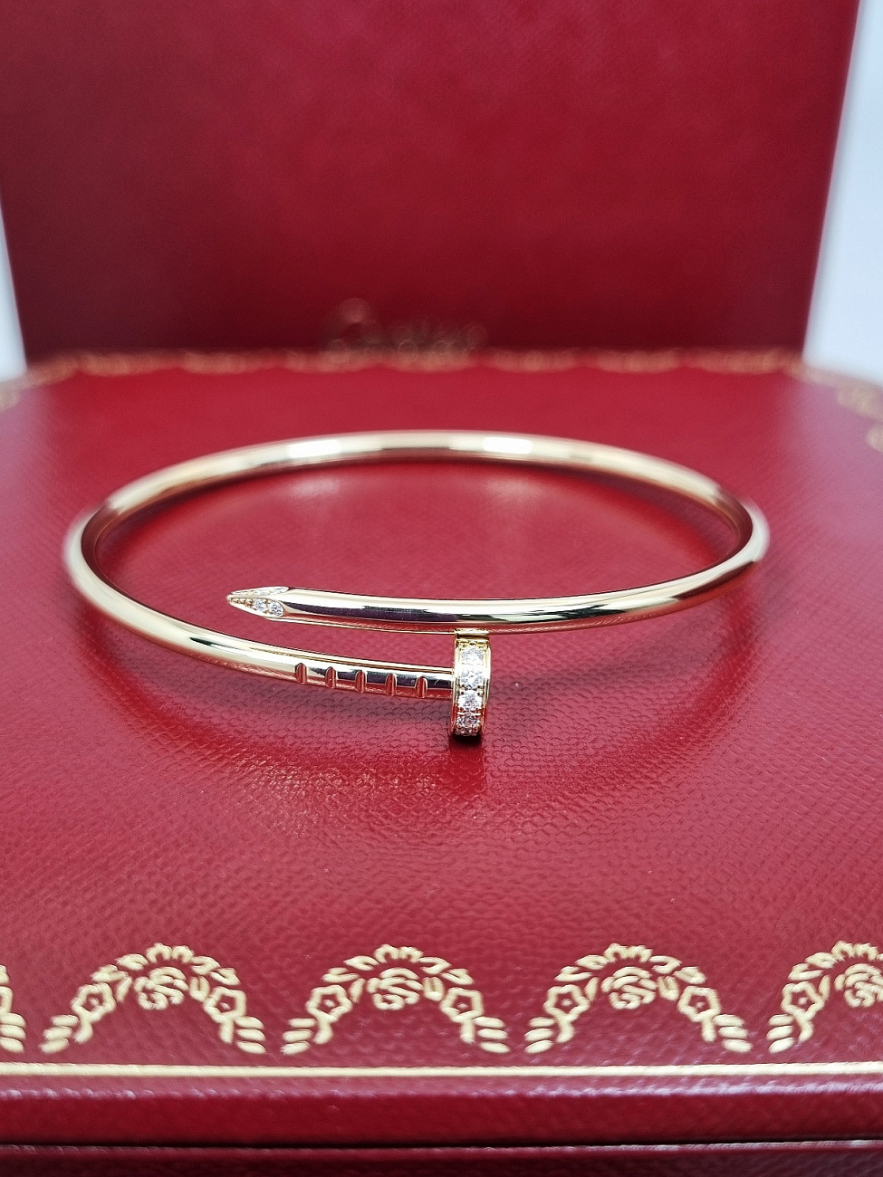 Украшение Cartier  Juste Un Clou Bracelet, Small Model, Diamonds  B6066117 