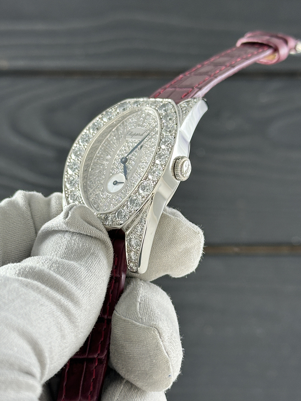 Часы Chopard  Classic White Gold And Diamonds  137001-1001