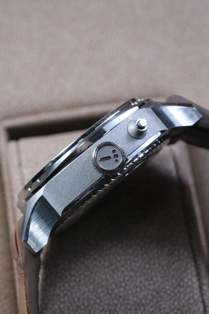 Часы Anton Suhanov (Антон Суханов)  Racer Retro Limited Edition 39Mm Gmt  Racer Retro