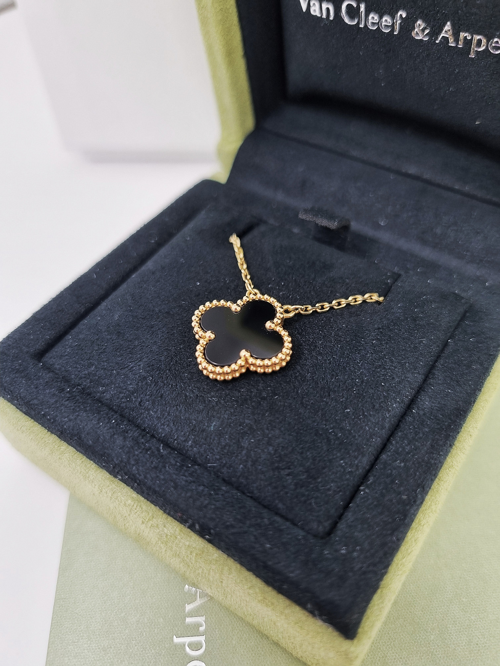 Украшение Van Cleef & Arpels  Vintage Alhambra Pendant Onix  VCARA45800 