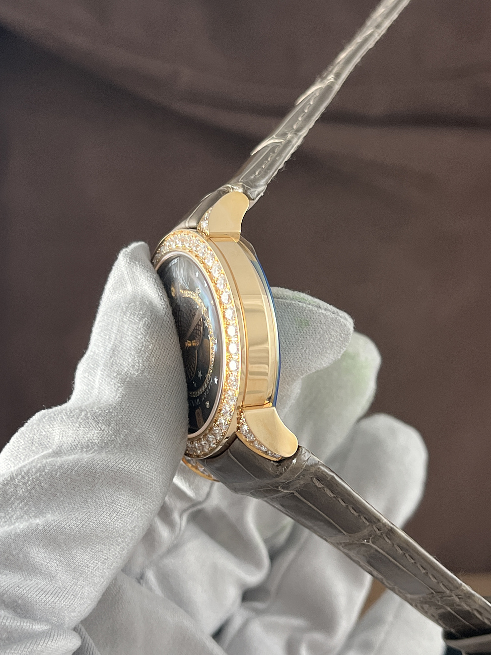 Часы Harry Winston  Ocean Moon Phase 36 Mm  OCEQMP36RR026