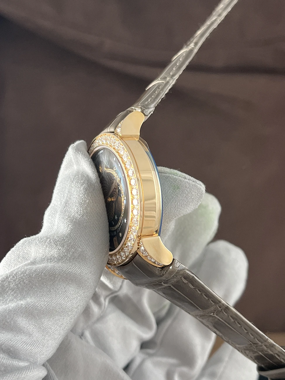 Часы Harry Winston  Ocean Moon Phase 36 Mm  OCEQMP36RR026