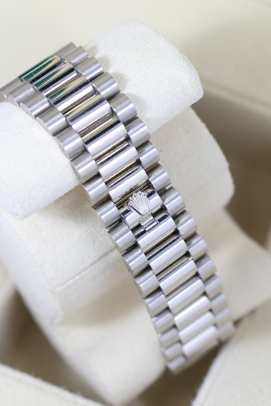 Часы Rolex  Day-Date 40mm Meteorite Dial  228239