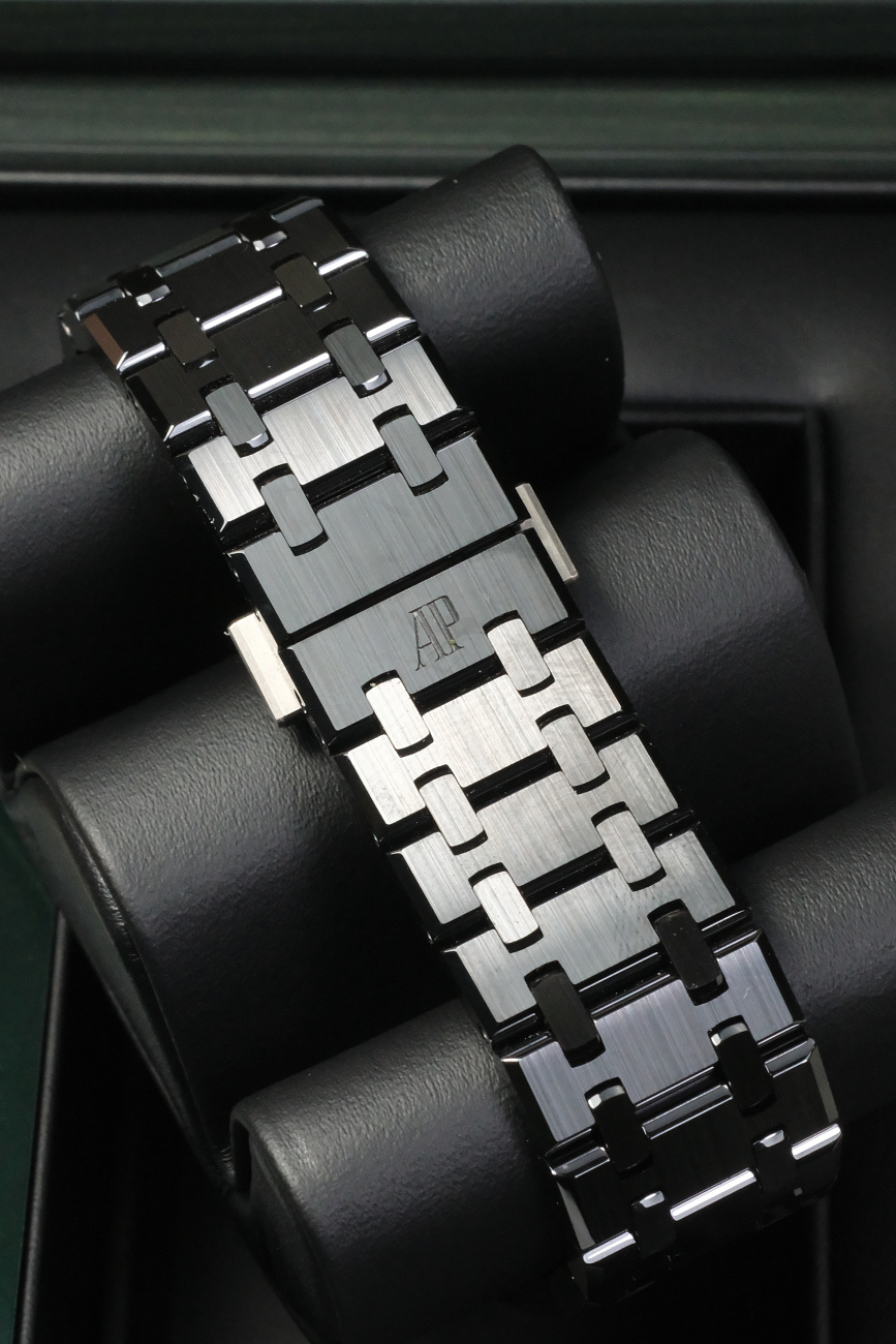 Часы Audemars Piguet  Royal Oak Selfwinding Chronograph Black Ceramic  26240CE.OO.1225CE.02