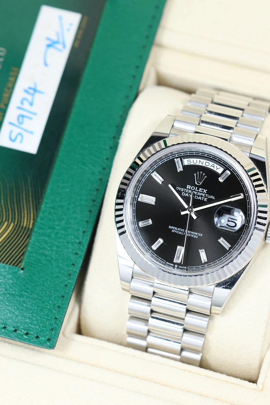 Часы Rolex  Day-Date 40 Oyster Perpetual Platinum Black Dial with Diamonds  228236