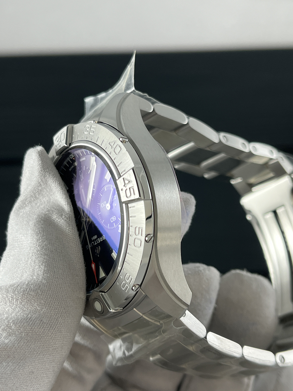 Часы Breitling  Avenger B01 Chronograph 44Mm  AB0147101B1A1