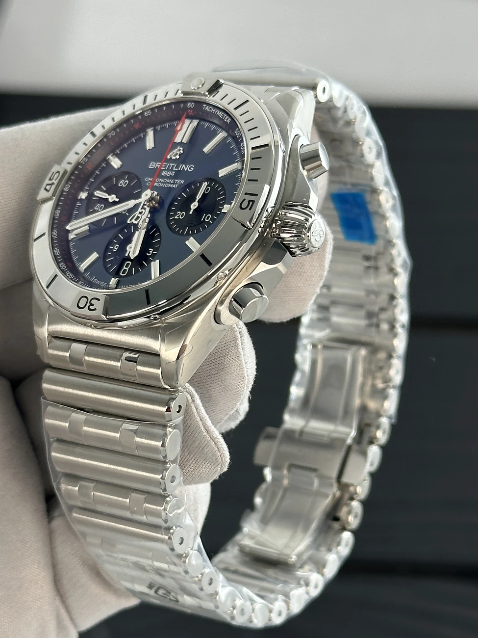 Часы Breitling  Super Chronomat B01 42  AB0134101C1A1