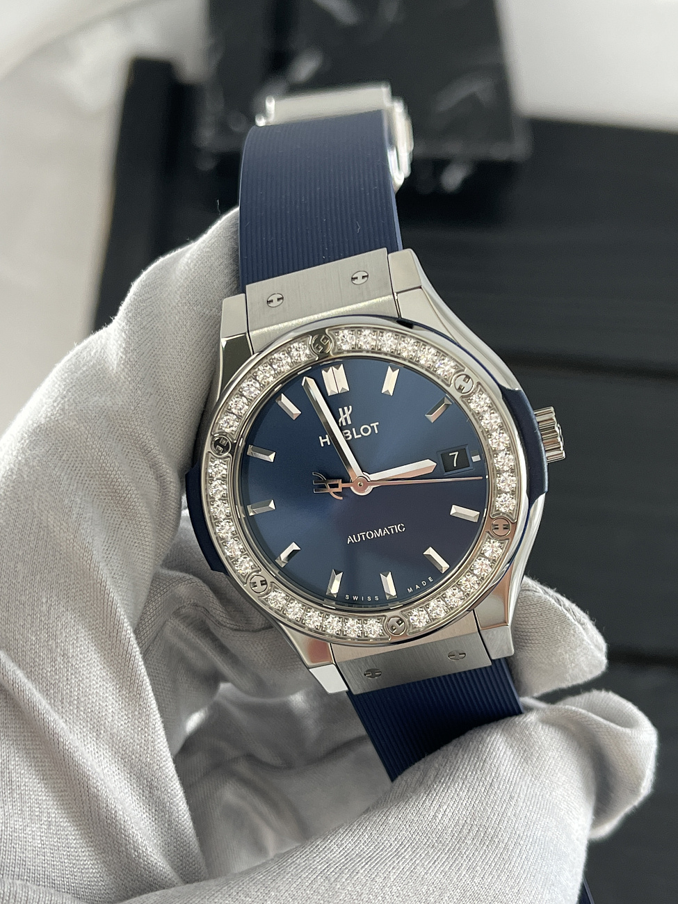 Часы Hublot  Classic Fusion Titanium Diamonds 38 Mm  565.NX.7170.RX.1204