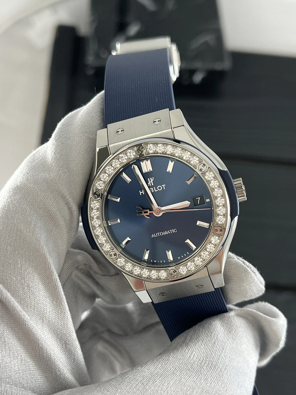 Часы Hublot  Classic Fusion Titanium Diamonds 38 Mm  565.NX.7170.RX.1204