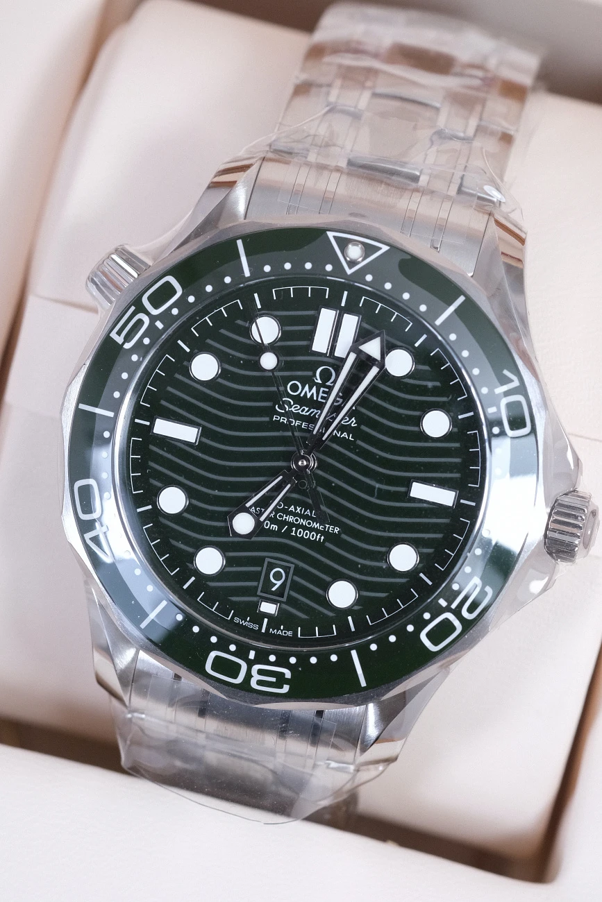 Часы Omega  Seamaster Diver 300M Co‑Axial Master Chronometer 42 Mm Green Dial  210.30.42.20.10.001 