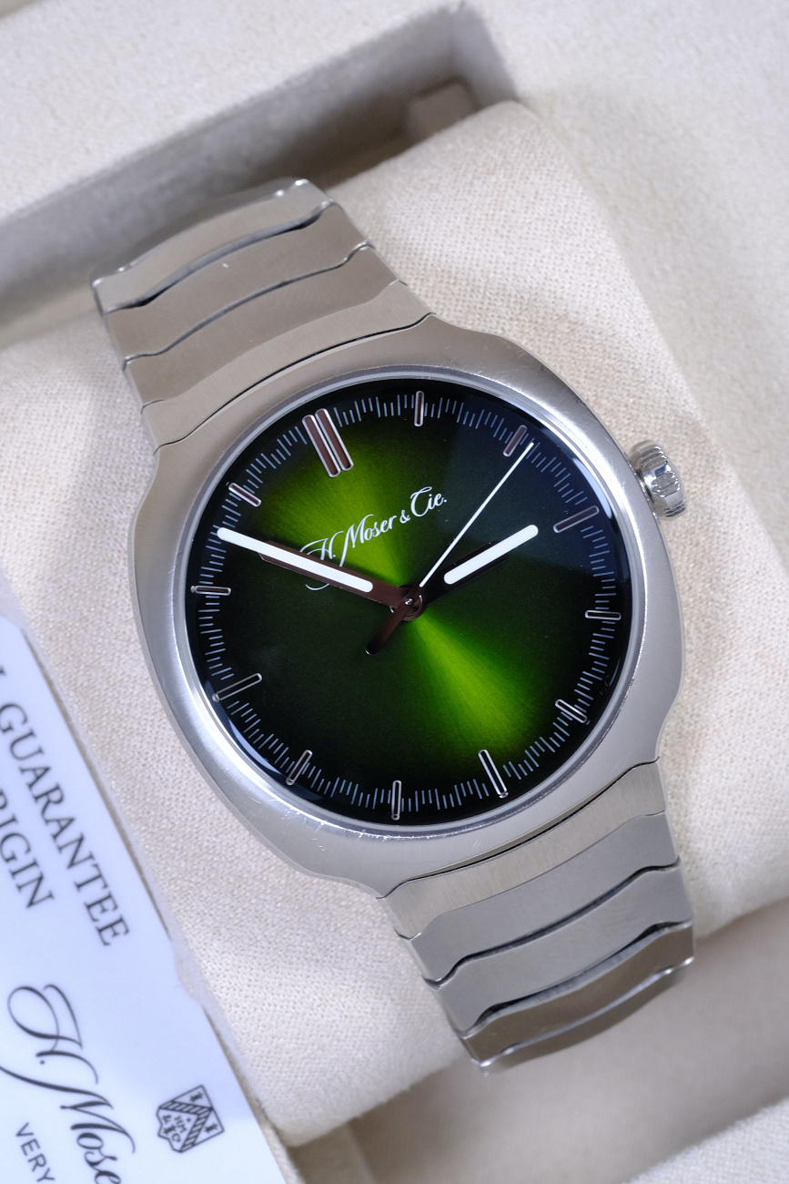 Часы H. Moser & Cie  Streamliner Centre Seconds Matrix Green  6200-1200