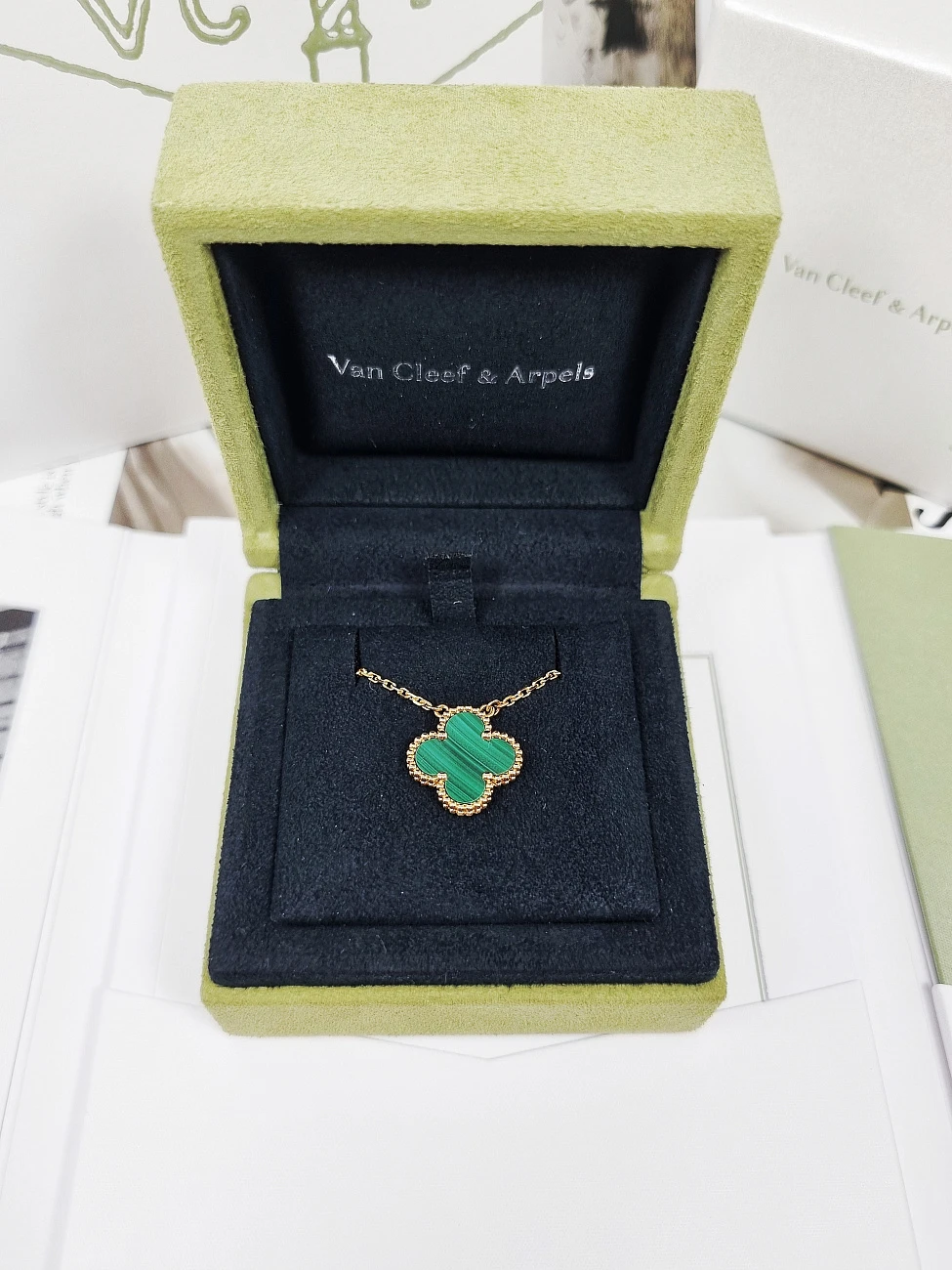 Украшение Van Cleef &amp; Arpels  Vintage Alhambra Pendant Malachite  VCARO9VA00 