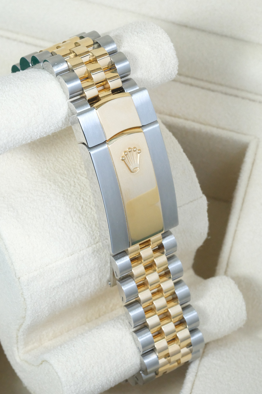 Часы Rolex  Datejust Champagne Diamond Dial  126233