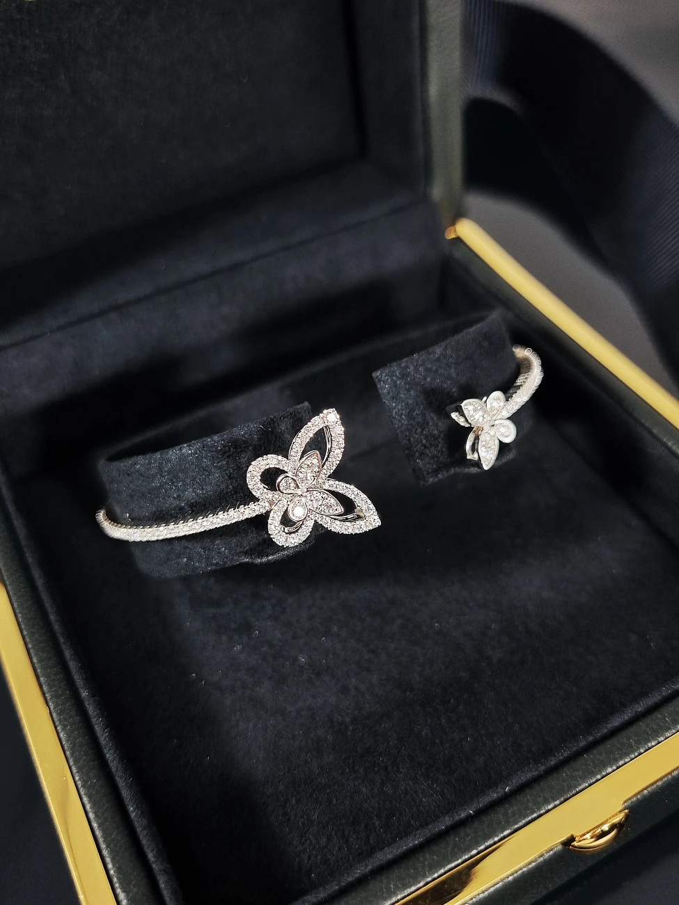 Украшение Graff  Butterfly Silhouette Open Diamond Bangle  RGB501-165 