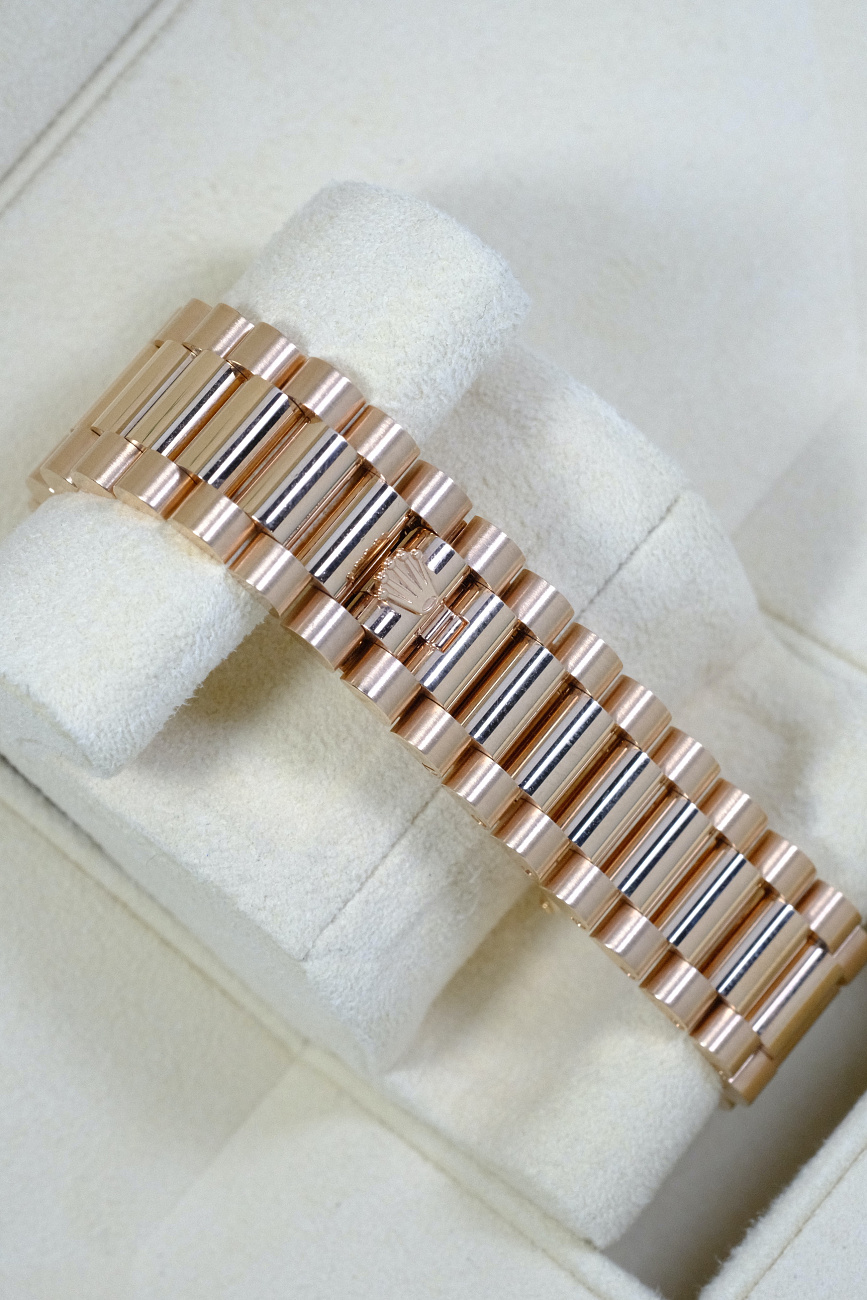 Часы Rolex  Day Date 36Mm Rose Gold Mop Dial Diamond Bezel  128345RBR