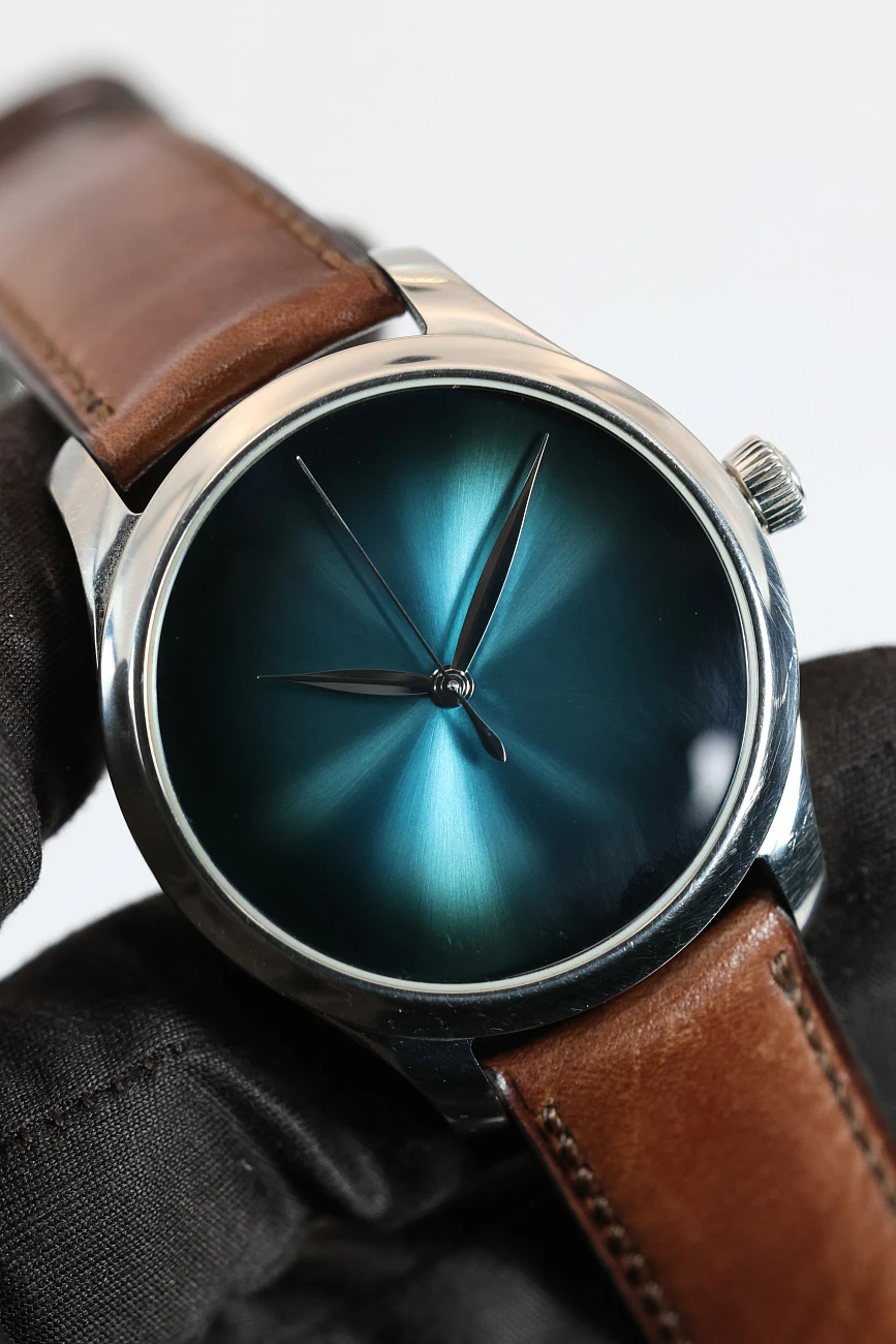 Часы H. Moser &amp; Cie  Endeavour Centre Seconds White Gold  Blue Lagoon 40mm  1200-0206