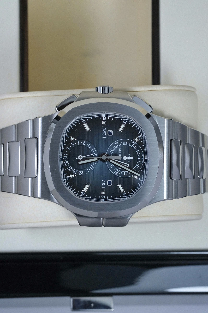 Часы Patek Philippe  Nautilus Travel Time Chronograph Blue Dial  5990/1A-011
