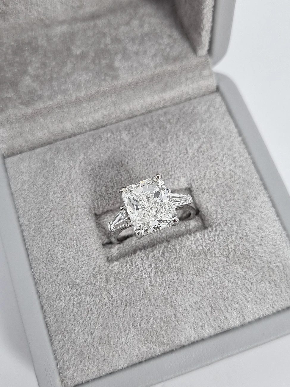 Украшение No Name  Кольцо С Бриллиантом 5,01 Ct. G/Vvs1   
