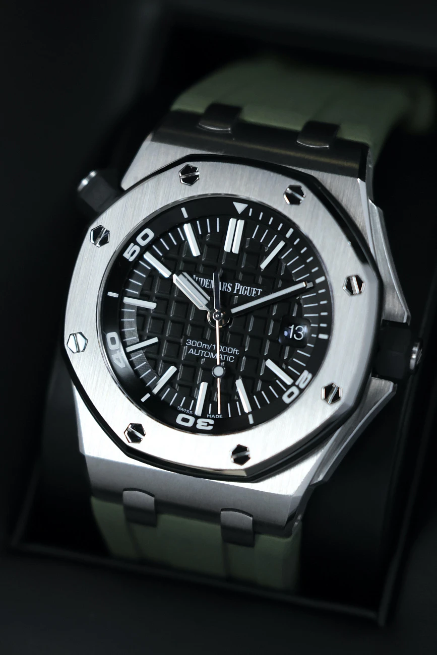Часы Audemars Piguet  Royal Oak Offshore Diver 42Mm  15710ST.OO.A002CA.01