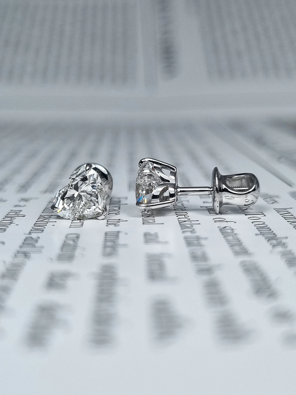 Украшение GIA  Серьги 1,00/1,02 ct. K/VVS2 (Heart Diamonds)   