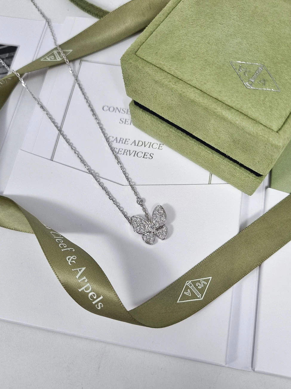 Украшение Van Cleef &amp; Arpels  Two Butterfly Pendant  VCARO3M400 