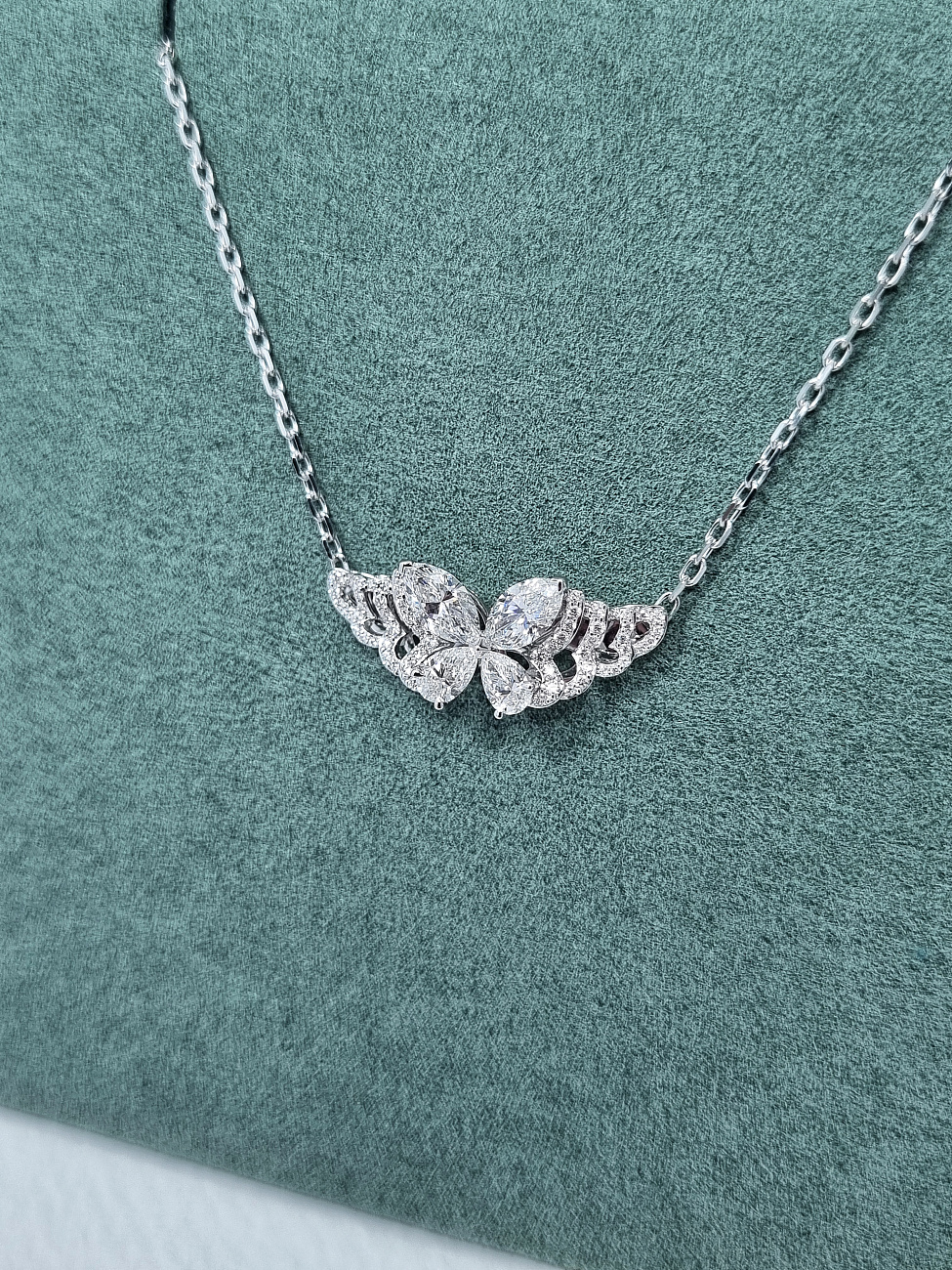 Украшение Graff  Butterfly Diamond Pendant  RGP852 