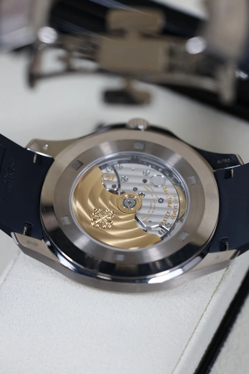 Часы Patek Philippe  Aquanaut White Gold Blue Dial  5168G-001
