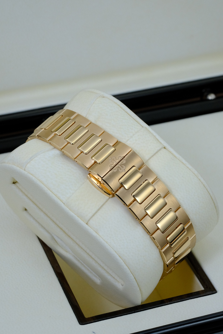 Часы Patek Philippe  Nautilus Rose Gold Diamonds  7118/1200R-001