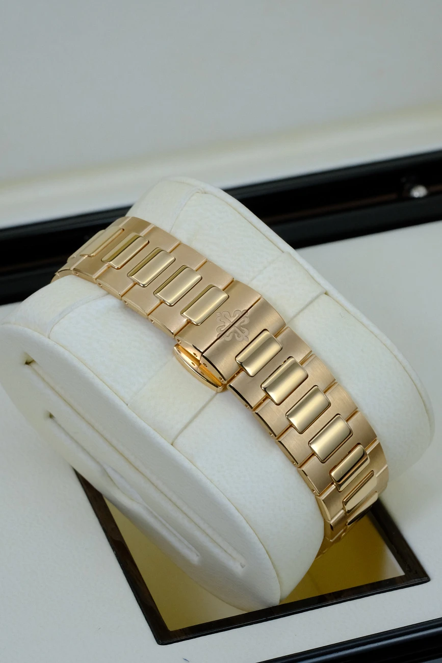 Часы Patek Philippe  Nautilus Rose Gold Diamonds  7118/1200R-001