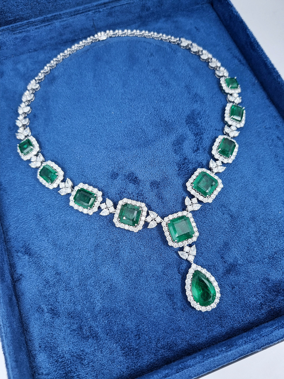 Украшение No Name  Колье с изумрудами 49,71 ct.   