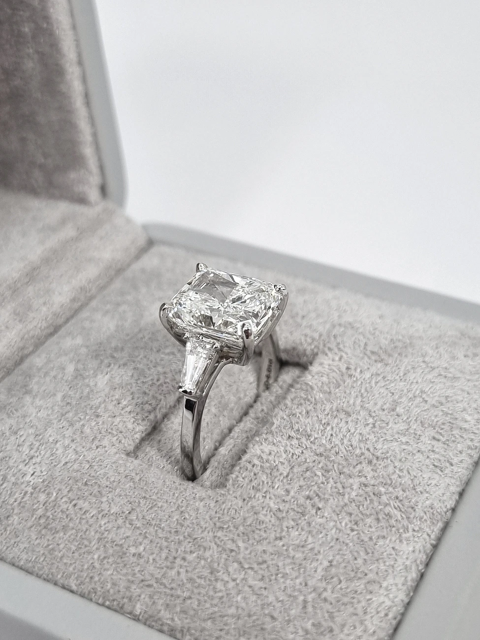 Украшение No Name  Кольцо С Бриллиантом 5,01 Ct. G/Vvs1   