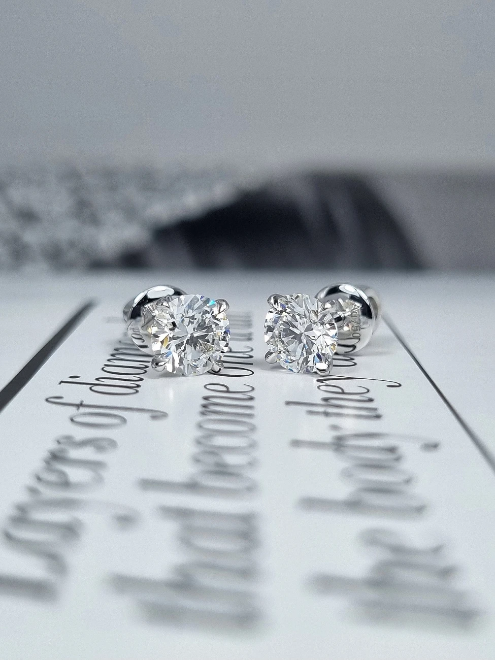 Украшение GIA  Серьги 1,00/1,00 ct. E/Si1 (3 excellent) Round Diamonds   