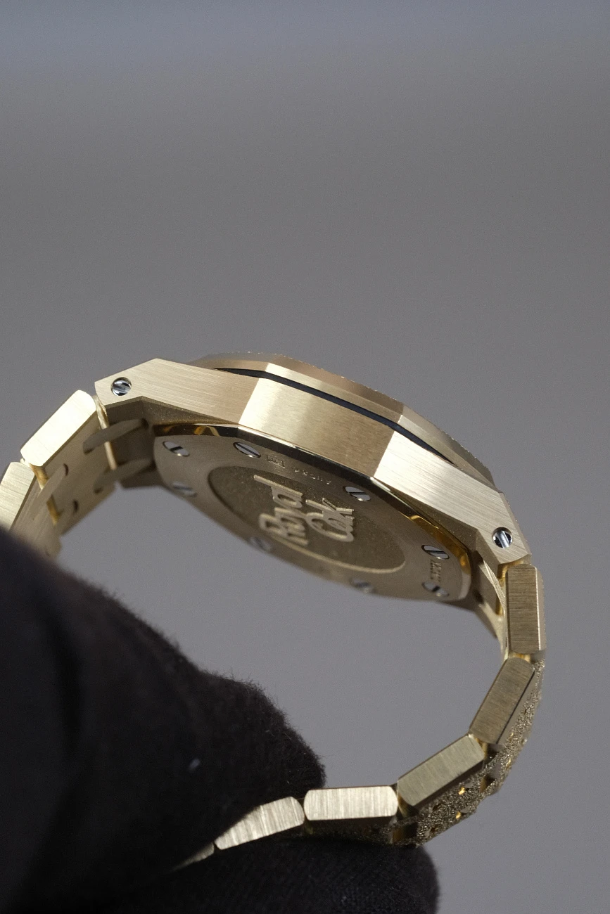Часы Audemars Piguet  Royal Oak Mini Frosted Yellow Gold 23Mm  67630BA.GG.1312BA.01