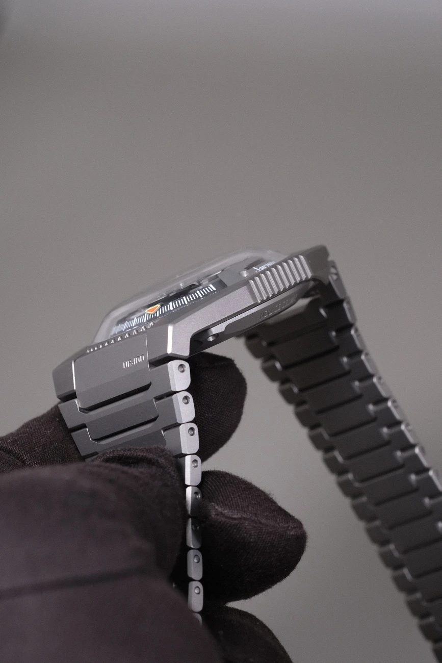 Часы Urwerk  Urwerk Ur-100V Magic T  UR-100 V Magic T