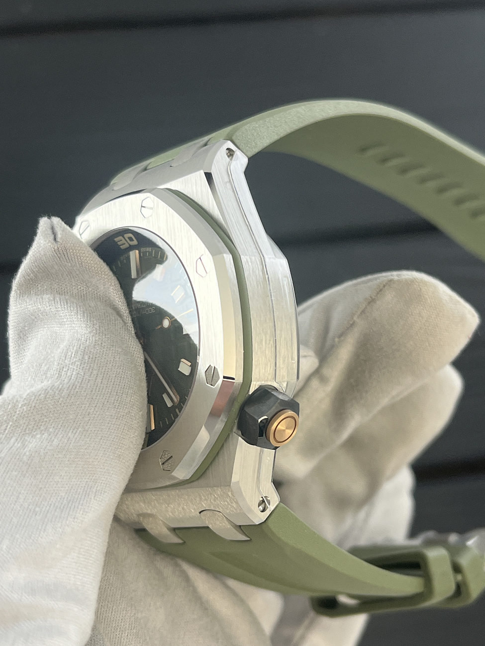 Часы Audemars Piguet  Royal Oak Offshore Diver Green  15720ST.OO.A052CA.01