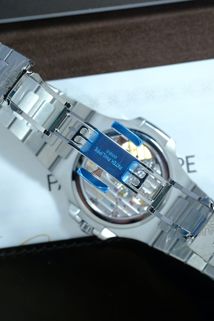 Часы Patek Philippe  Nautilus Steel  5712/1A-001