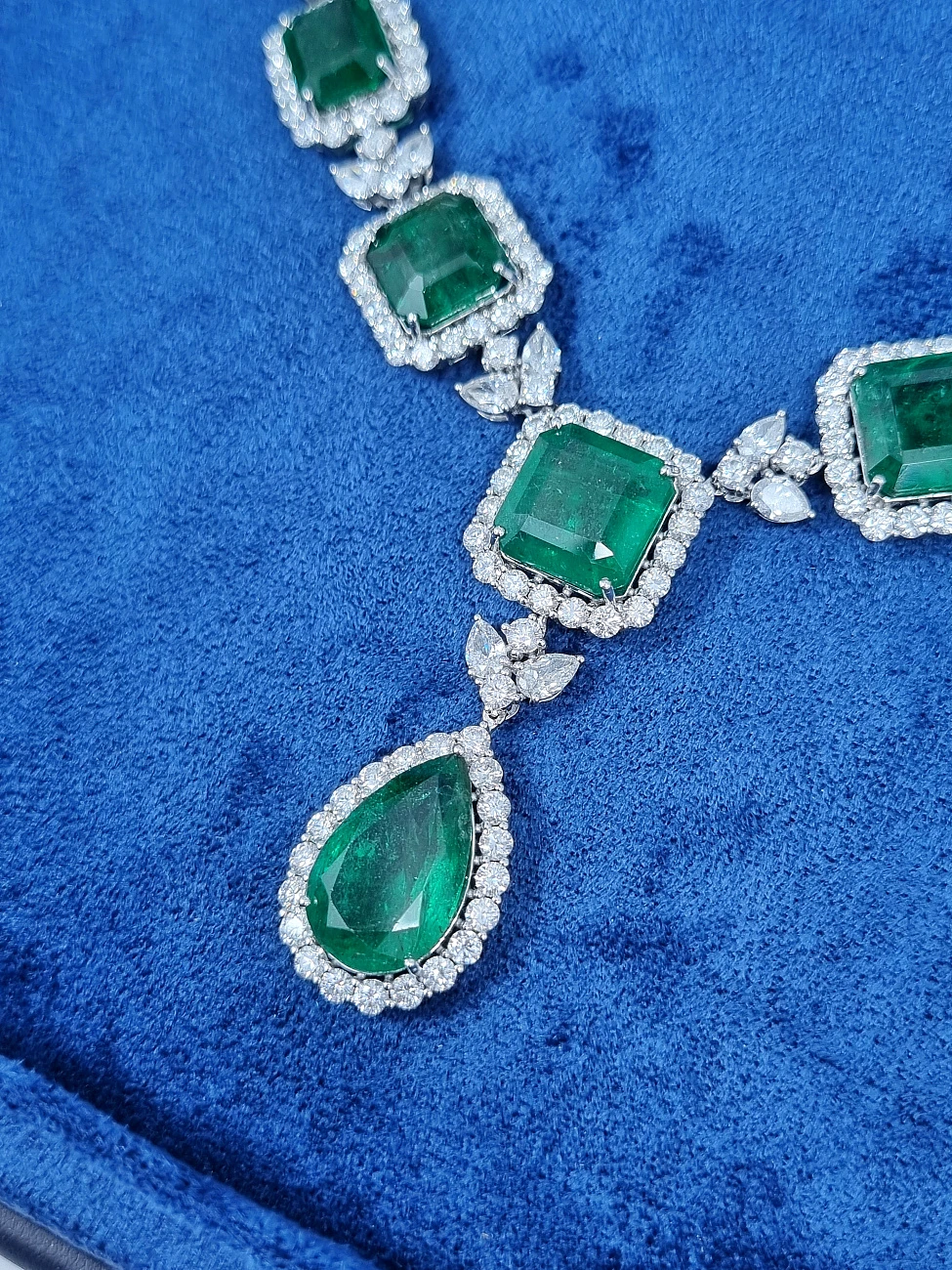 Украшение No Name  Колье с изумрудами 49,71 ct.   