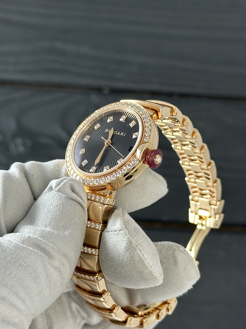 Часы Bvlgari  Lvcea 33Mm Black Opaline Dial  LUP33BGDGD1D/11