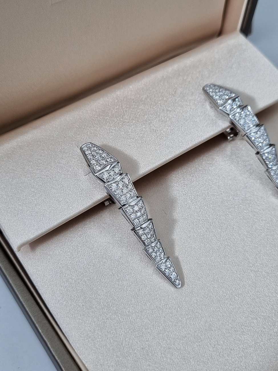 Украшение Bvlgari  Serpenti Viper Earrings 348320  348320 