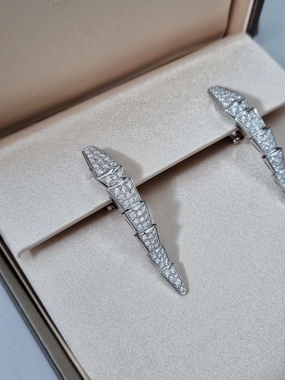 Украшение Bvlgari  Serpenti Viper Earrings 348320  348320 