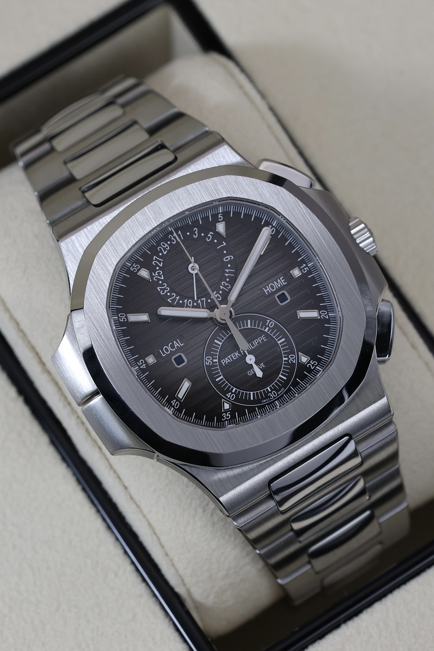 Часы Patek Philippe  Nautilus Travel Time Chronograph  5990/1A-001