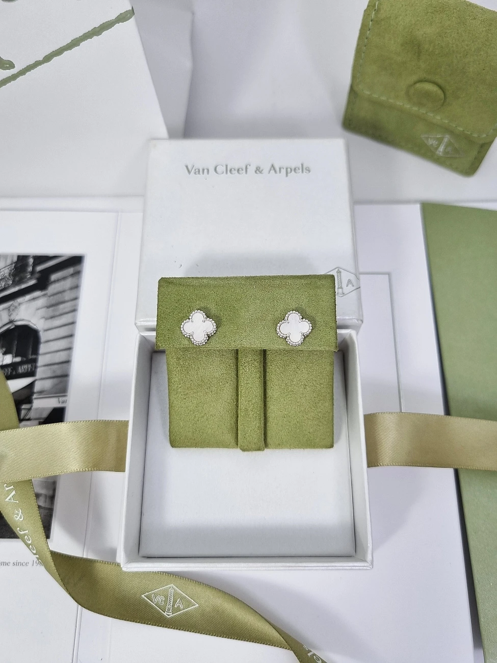 Украшение Van Cleef &amp; Arpels  Sweet Alhambra Earstuds  VCARG12000 