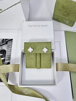Украшение Van Cleef &amp; Arpels  Sweet Alhambra Earstuds  VCARG12000 