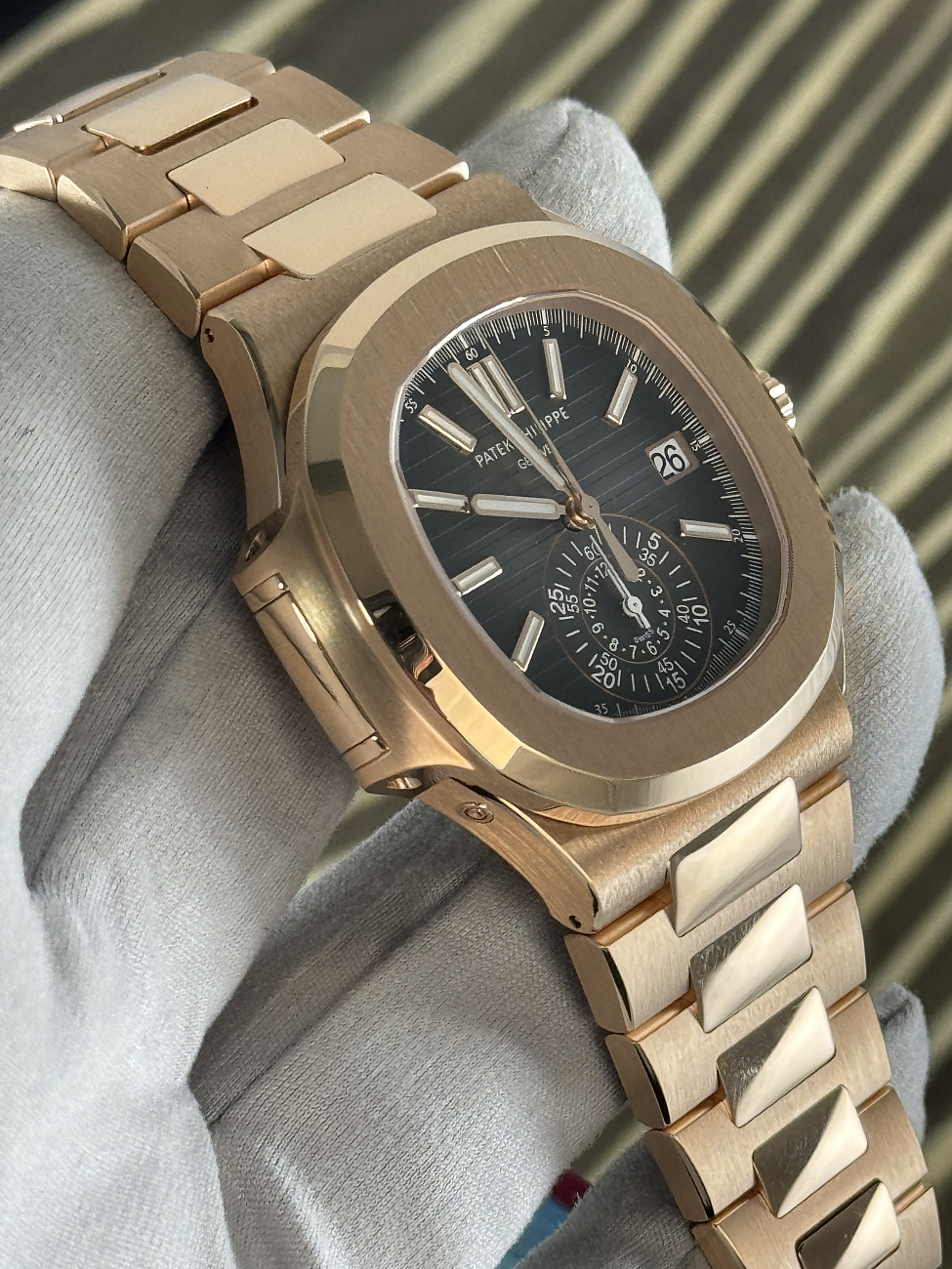 Часы Patek Philippe  Nautilus Chronograph Rose Gold  5980/1R-001