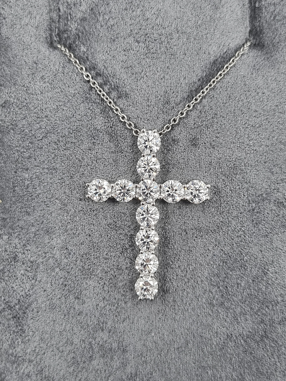 Украшение GIA  Крест с бриллиантами 3,30 ct. D/VVS1 (3 excellent)   