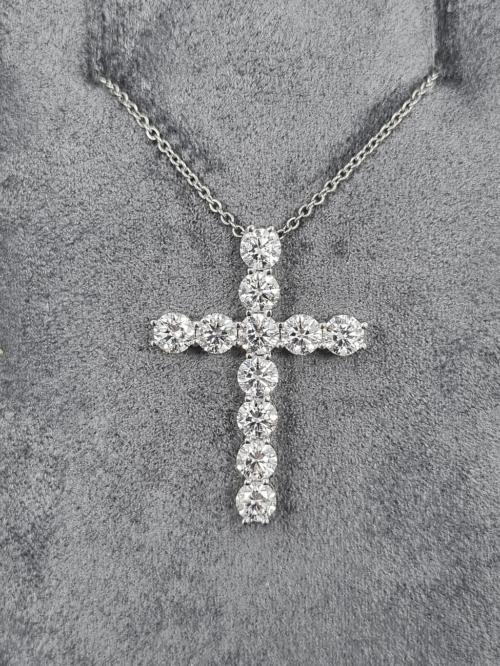 Украшение GIA  Крест с бриллиантами 3,30 ct. E/VVS1 (3 excellent)   