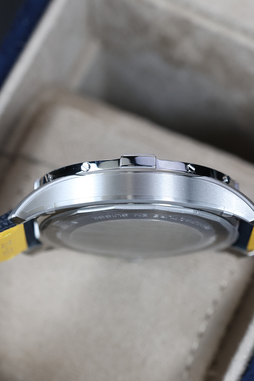 Часы Breitling  Avenger Automatic 42 Blue  A17328101C1X1