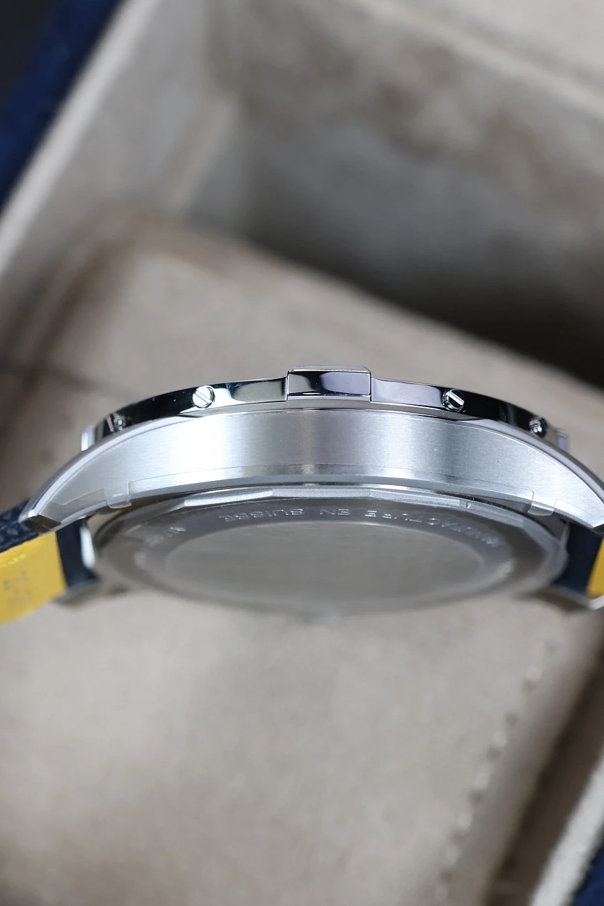 Часы Breitling  Avenger Automatic 42 Blue  A17328101C1X1